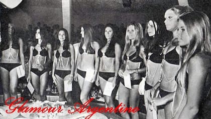 Graciela Alfano, rubia, al centro, en plena competencia