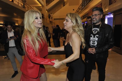Graciela Alfano y Marina Calabró -escoltada por su novio, el periodista Rolando Barbano- se reencontraron en la función de despedida de PresiDante, el espectáculo de Dante Gebel que arranca su gira mundial. El conductor y actor argentino se presentó en el Gran Rex y muchos famosos se hicieron presentes