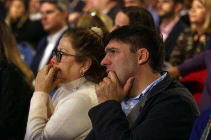 Graciela Camaño y Diego Bossio durante el discurso de Sergio Massa