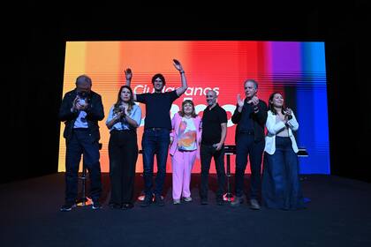 Graciela Ocaña, Martín Lousteau y demás candidatos de Ciudadanos Unidos en el cierre de campaña de la alianza en La Boca