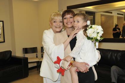 Graciela Pal con su hija Manuela y su nieta Amparo