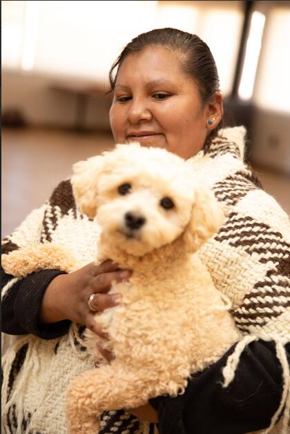 Graciela Soriano y su perro Jake.