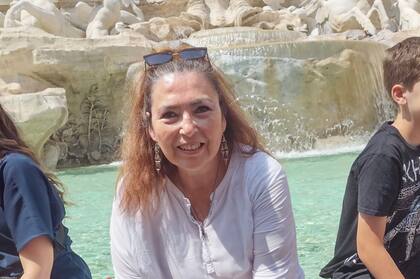 Graciela, ahorró durante seis años hasta el día en que fue capaz de comprar su pasaje y guardar en su cartera de viaje 700 euros.