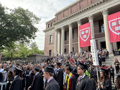 Graduación en la Universidad de Harvard.