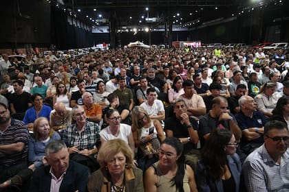 Gran asistencia de público en el remate oficial
