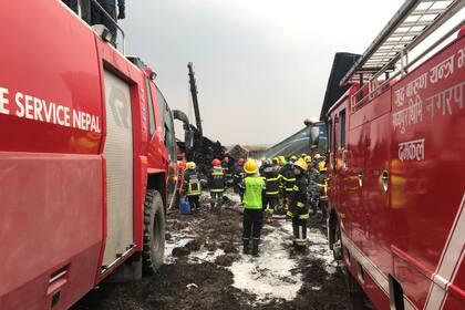 Gran cantidad de muertos al estrellarse un avión de pasajeros en Nepal