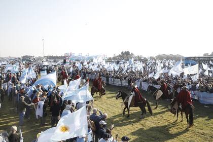 Según los organizadores, hubo 65.000 personas en el acto en San Nicilás