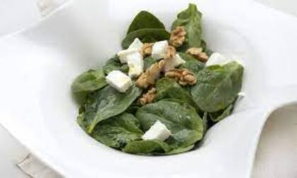 Gran momento para las hojas verdes, que pueden comerse con cítricos, con nueces o almendras, quesos, sumando apenas un poco de oliva y vinagre