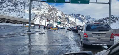 Gran movimiento de tránsito en el cruce a Mendoza desde Chile