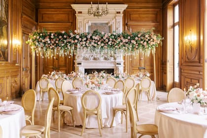 Gran parte de los arreglos florales los habían armado el día anterior en el taller de Florésie y los llevaron personalmente hasta el castillo el día de la boda.