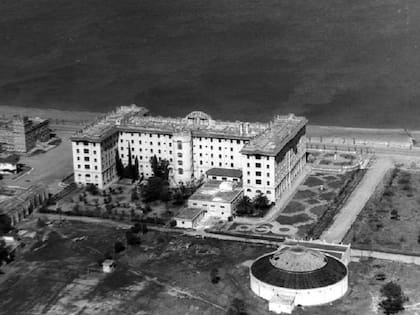 Gran parte del mobiliario, vajilla y ropa de cama del hotel fue traída directamente de Europa para cumplir con la ambición de su fundador.