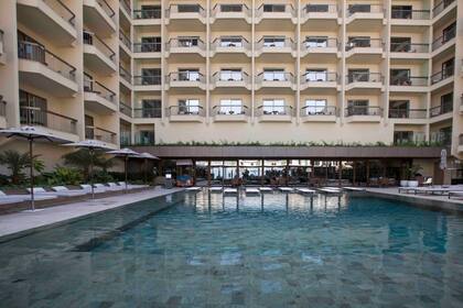 Gran piscina en el Fairmont de Río de Janeiro.