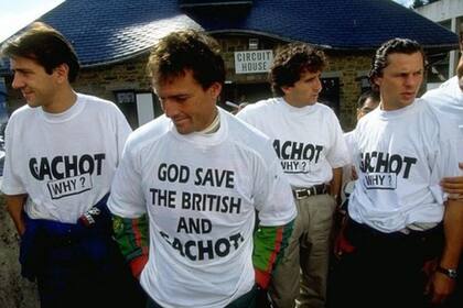 Gran Premio de Bélgica de 1991: Erik Comas, Andrea de Cesaris, Alain Prost, Olivier Grouillard y Jean Alesi lucen remeras pidiendo explicaciones sobre la absurda sentencia que recibió Bertrand Gachot en Londres