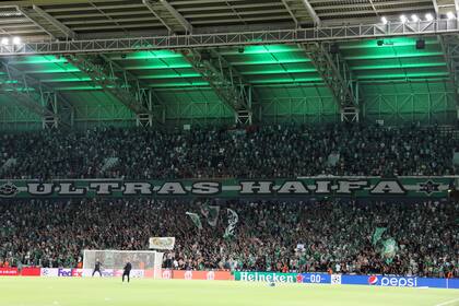 Gran presencia por parte de los hinchas de Maccabi en Haifa