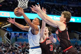 Gran último cuarto de Bane ayuda al Magic a vencer 125-120 a los Bulls