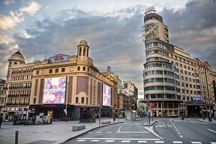Gran Vía, Madrid. Pantallas luminosas en el histórico cine Callao, en la plaza homónima.