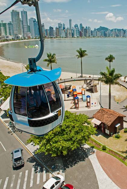 Gran vista desde el teleférico del Parque Unipraias en el Balneario Camboriú