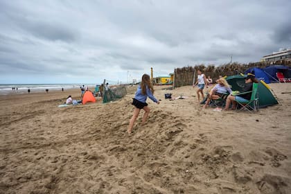 Grandes depresiones en la playa como consecuencia de la sudestada