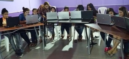 Grano de Mostaza ya becó a 3.352 para que pudieran terminar el secundario y/o la universidad