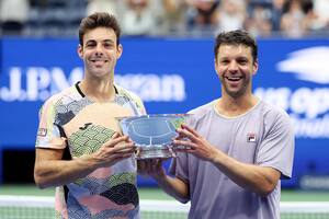 Granollers y Zeballos posan con la copa de campeones del US Open