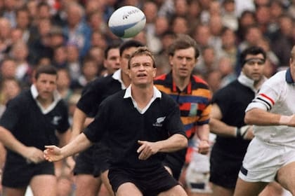 El neozelandés Grant Fox, el talentoso que les hizo descubrir a los Pumas el profesionalismo en el rugby, en una gira en 1989.