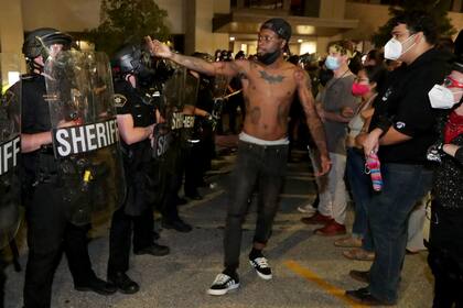 Choques entre manifestantes y la policía, anoche en Wisconsin