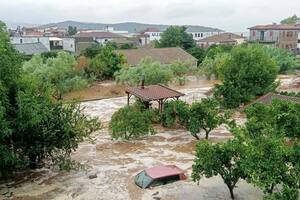 Grecia quedó bajo agua por fuertes tormentas provocadas por un “huracán mediterráneo”