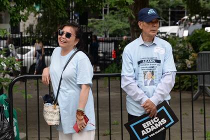 Greco, asesora de campaña de Adams, admitió el hecho y lo justificó como un gesto cultural, aunque pidió reiteradas disculpas a la reportera de The City