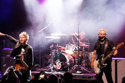 Green Day se presenta previo al inicio del Super Bowl para celebrar el 60 aniversario del evento (Facebook/Green Day)