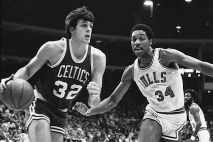 Greenwood fue elegido en la segunda posición del draft de 1979, solo por detrás de Magic Johnson, y jugó seis temporadas en los Bulls
