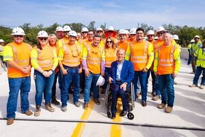 Greg Abbot celebró la reconstrucción del puente Cow Creek de Texas en solo 29 días
