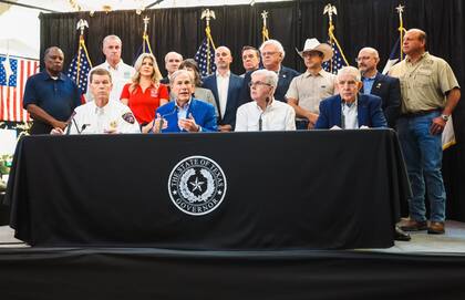 Greg Abbott en su última conferencia de prensa sobre las fallas de energía tras el paso de Beryl por Texas