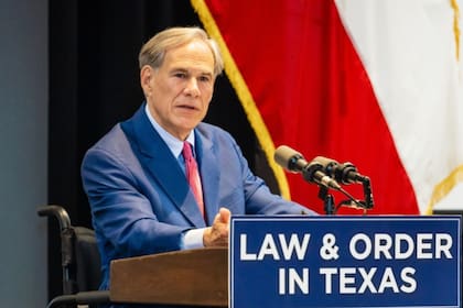 Greg Abbott promueve el desarrollo profesional en nueve escuelas de Texas