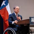 Qué dicen las encuestas sobre Greg Abbott tras varios días de votación anticipada por las primarias