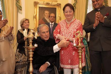 Greg Abbott se casó con Cecilia en 1981