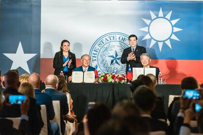 Greg Abbott se encuentra de viaje por Asia