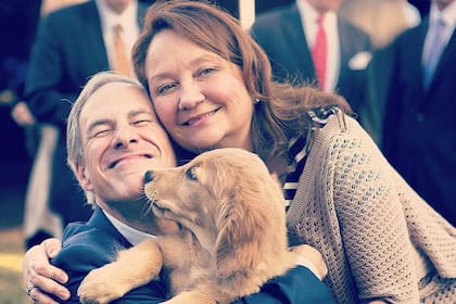 Greg Abbott vive junto a su familia en la residencia majestuosa de Austin