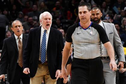 Gregg Popovich fue expulsado a los 63 segundos