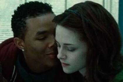 Gregory Tyree Boyce y Kristen Stewart, en una escena de Crepúsculo