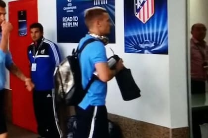 Griezmann llega al estadio tomando mate