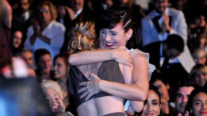 Griselda Siciliani y un abrazo sentido a Melania Lenoir