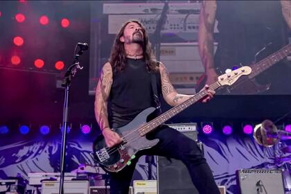 Grohl se mostró conmocionado hasta las lágrimas en varias momentos del homenaje a Taylor Hawkins.