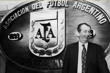 Grondona asumió como presidente de AFA en 1979