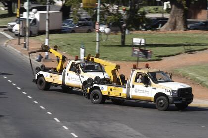 Grúas del Sistema de Tránsito Ordenado (STO).