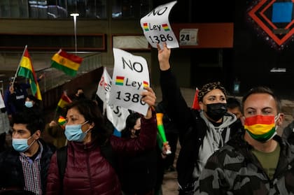 Grupos de oposición protestan contra la nueva ley de legitimación de ganancias ilícitas y financiamiento del terrorismo en La Paz, Bolivia, el miércoles 10 de noviembre de 2021
