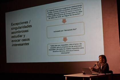 Grzesiak:, en plena conferencia "Borges y la patafísica"