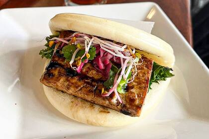 Gua Bao Tofu “Gong Bao” vegano. Foto: Bao Kitchen