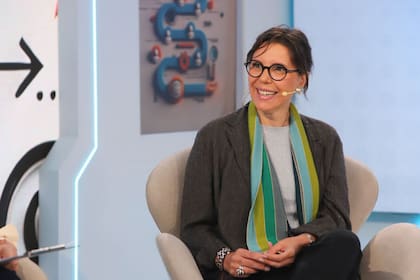 Guadalupe González, de Mercedes-Benz Camiones y Buses, dio detalles de la nueva planta que inauguró la compañía en Zárate