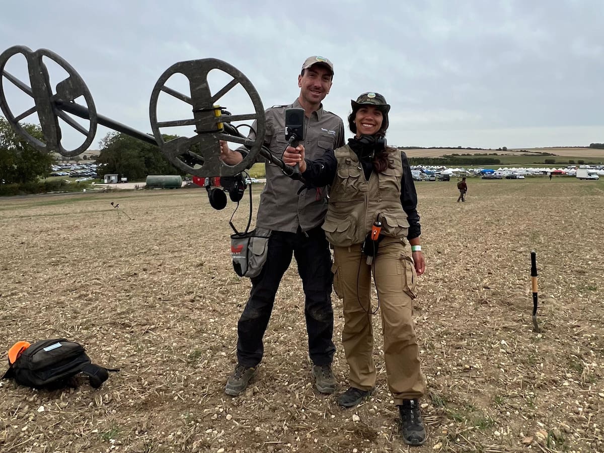 Una aventura bajo tierra: la pareja argentina que recorre Europa buscando tesoros ocultos