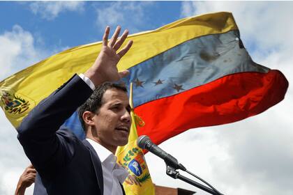 El presidente encargado Juan Guaidó llamó a no normalizar la "tragedia" del apagón